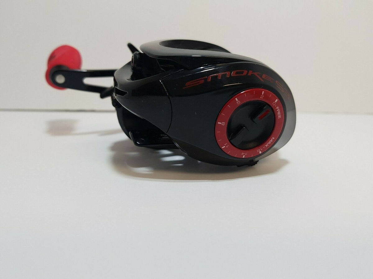 Baitcast Reel Right Hand B7401